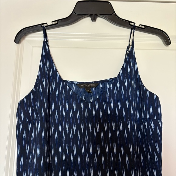 Banana Republic Women’s Blue & White Patterned Satin Classic Camisole Tank - Picture 5 of 9